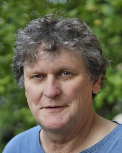 Prof. Dr. phil. habil. Bernhard Strauß Prof. Dr. phil. habil. Bernhard Strauß