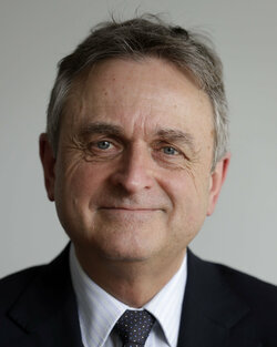 Dr. Gerald Quitterer Dr. Gerald Quitterer